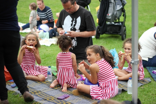 four children and adult eating at world breastfeeding picnic 